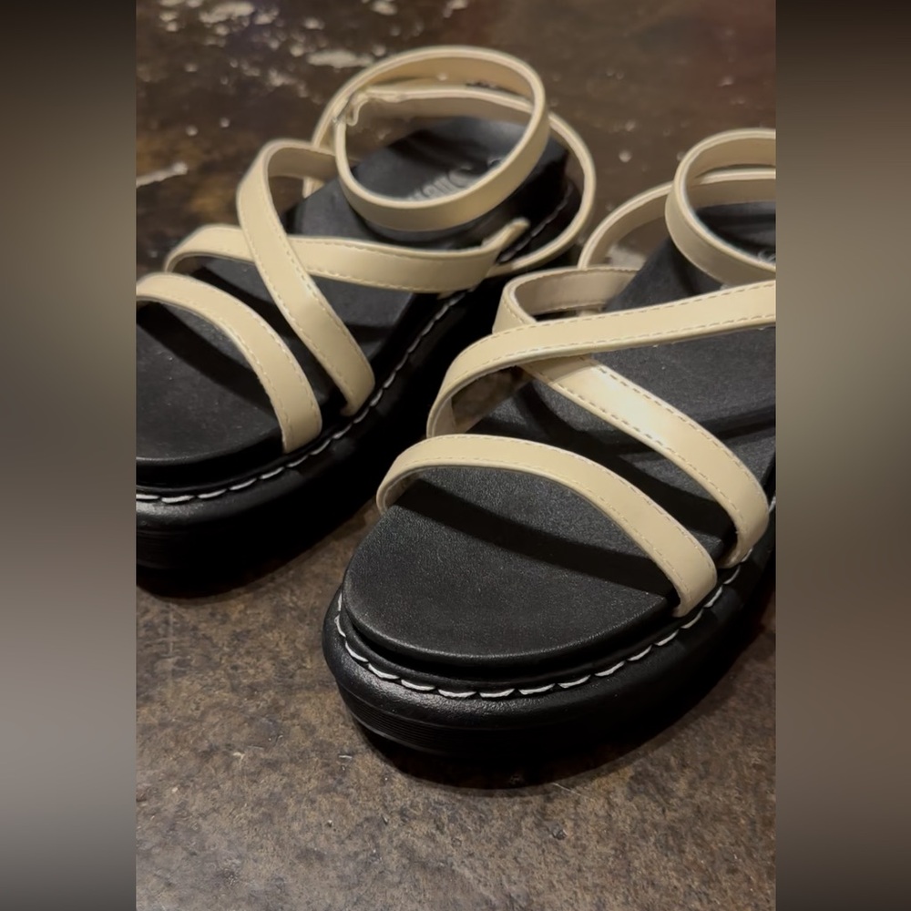 Women's Black and Cream Strappy Sandals Platform Size 7 Festival Boho Goth